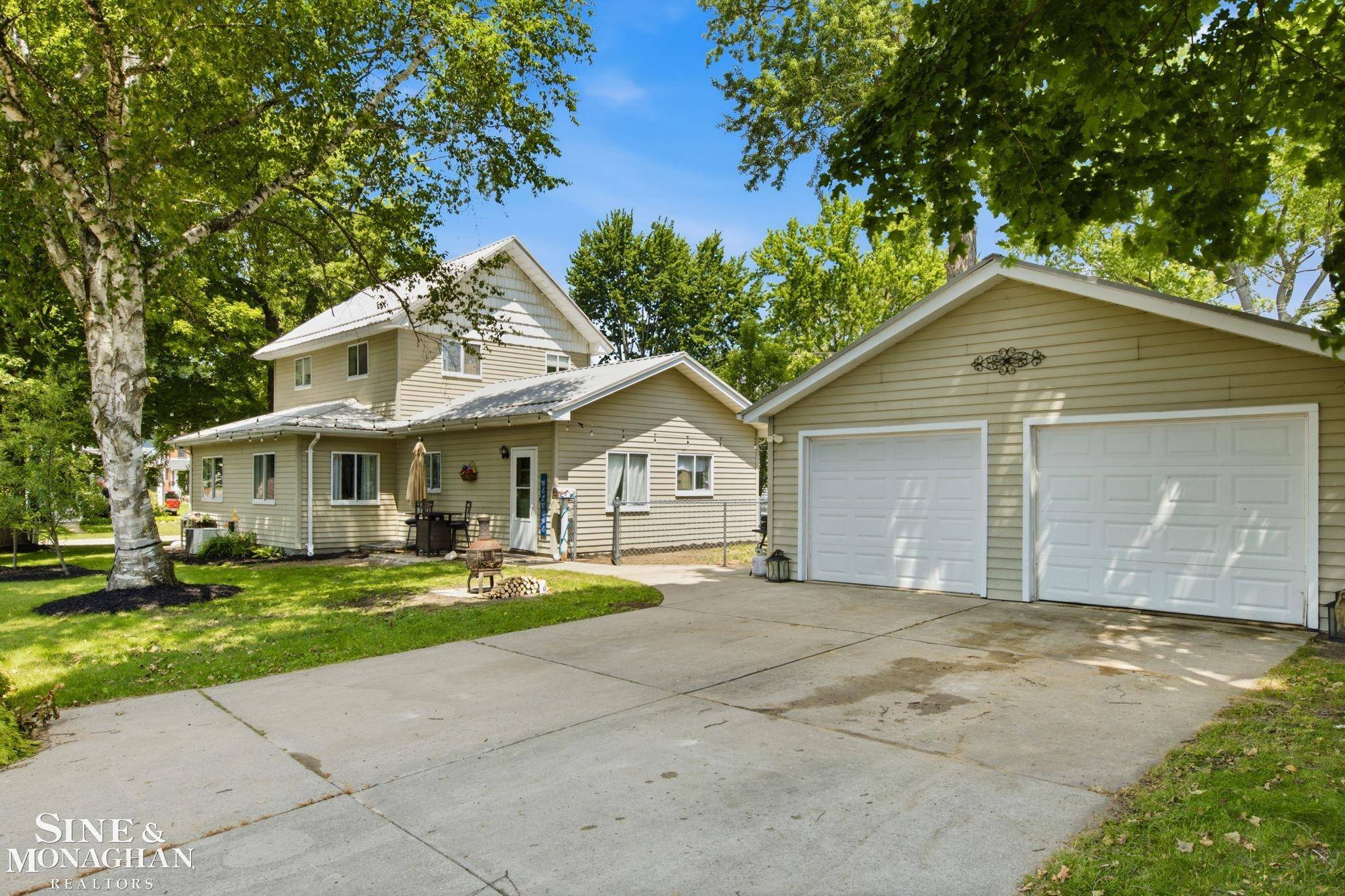 732 N 9th St ST, St Clair, MI 48079