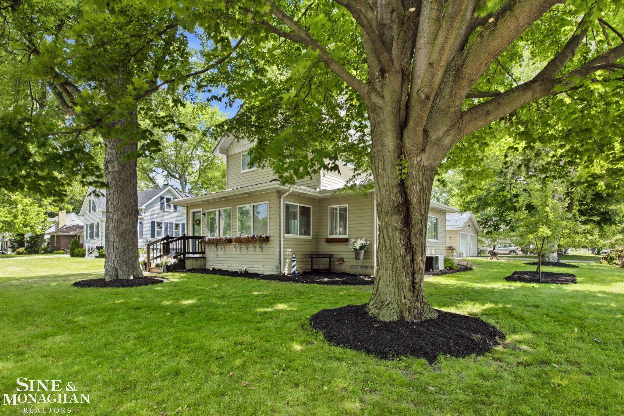 732 N 9th St ST, St Clair, MI 48079