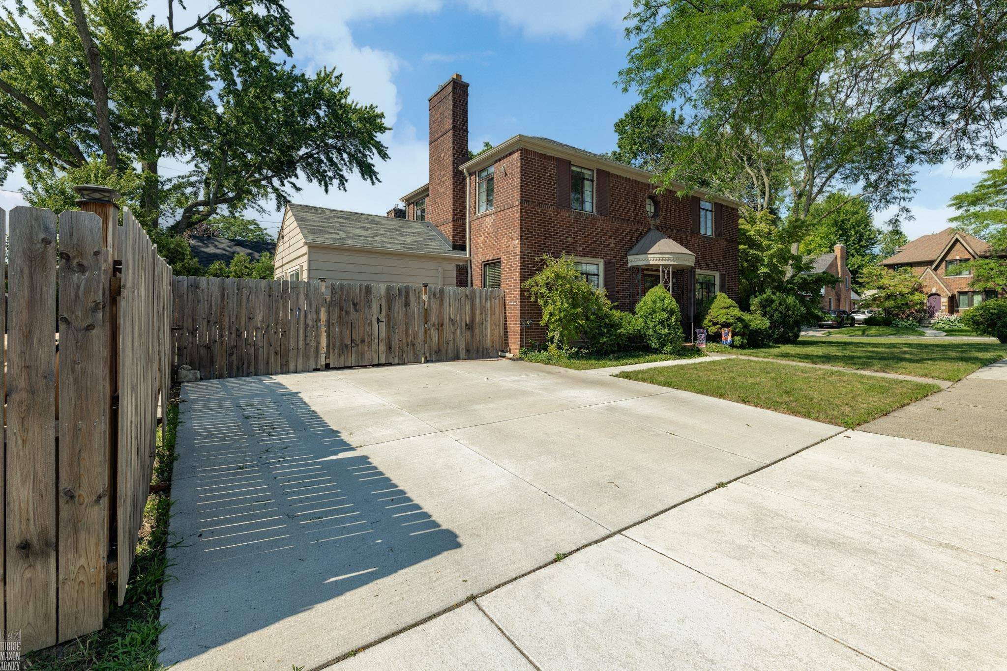 675 Fisher RD, Grosse Pointe, MI 48230