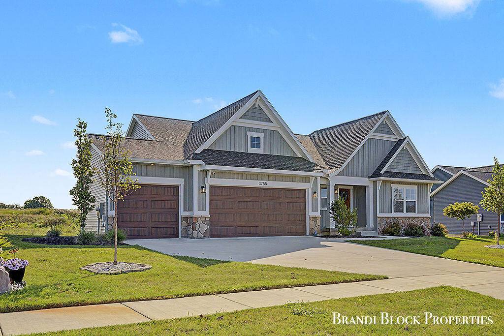 3758 Waterton DR, Jamestown Twp, MI 49418