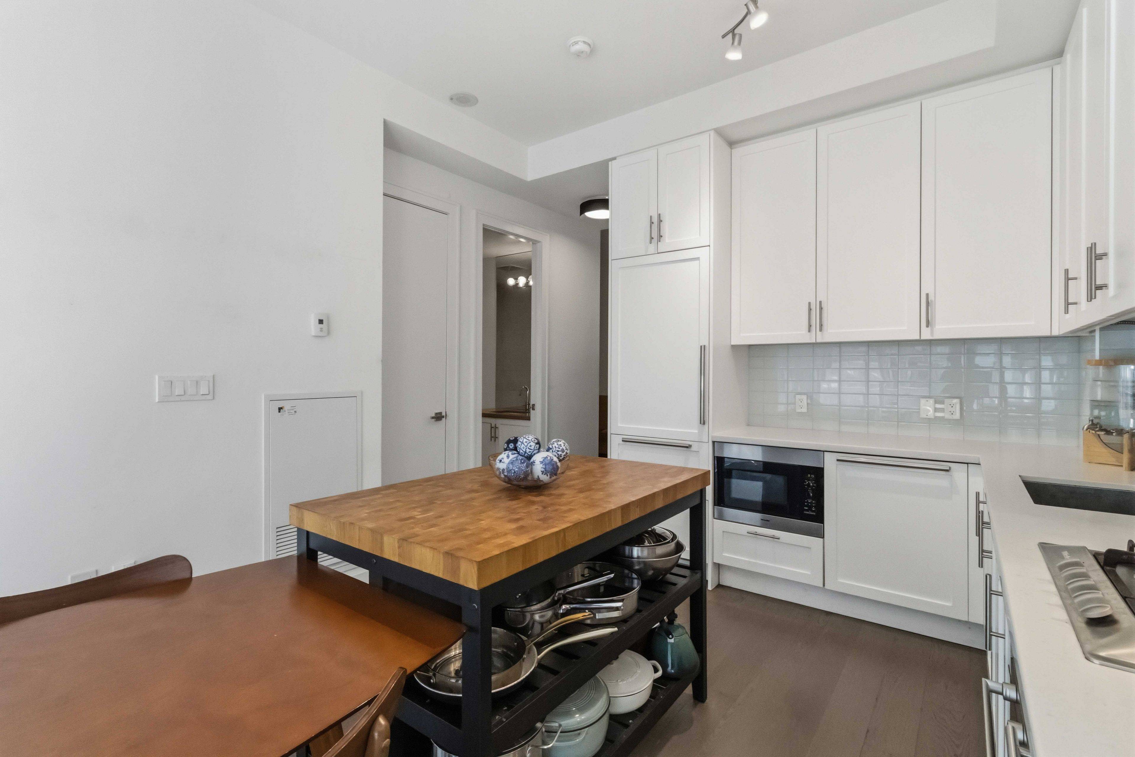 29 Queens Quay E #518, Toronto C01, ON M5E 0A4