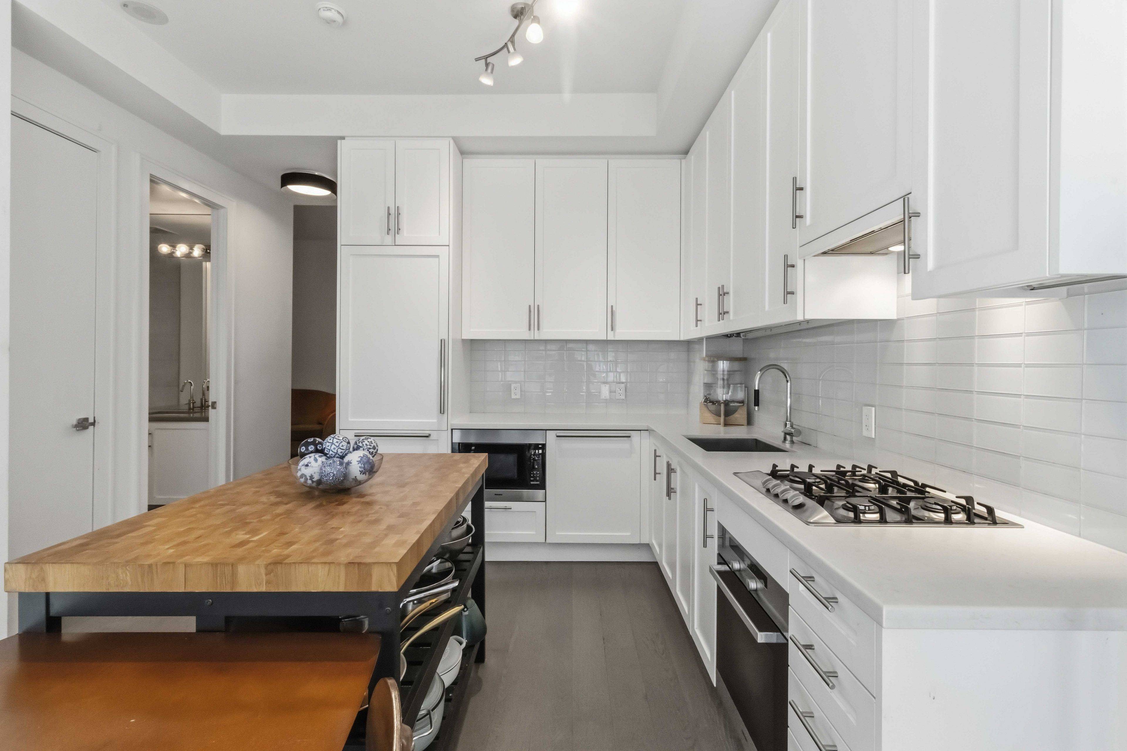 29 Queens Quay E #518, Toronto C01, ON M5E 0A4
