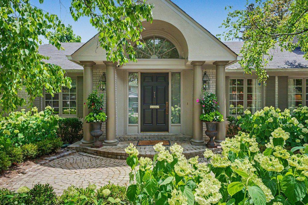 57 Wimpole DR, Toronto C12, ON M2L 2L2