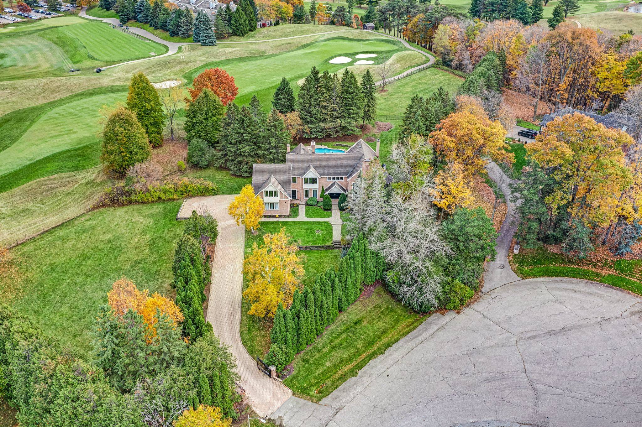 15 Jarvis AVE, Aurora, ON L4G 6W8