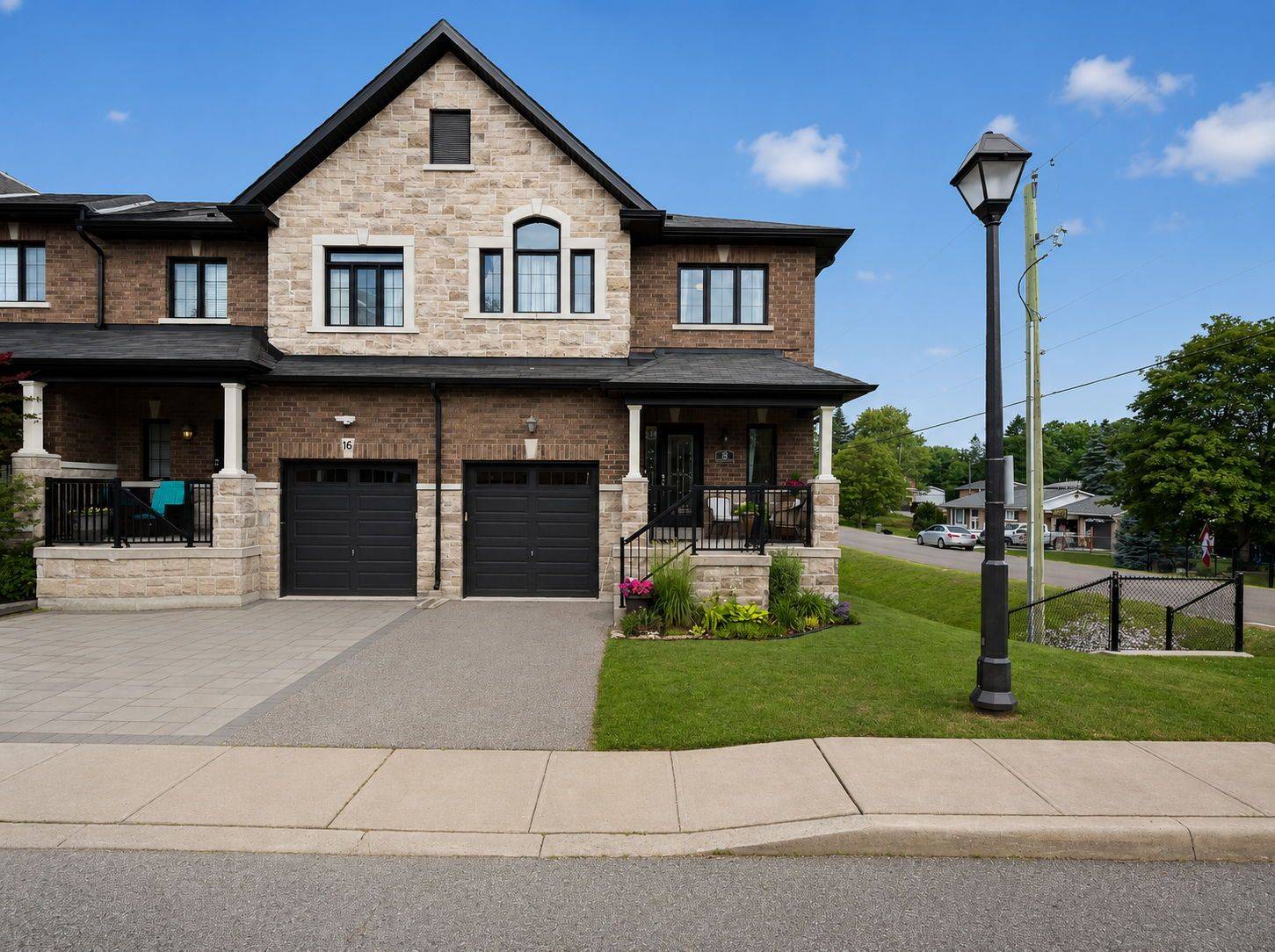 18 Charmuse LN, East Gwillimbury, ON L9N 0N7