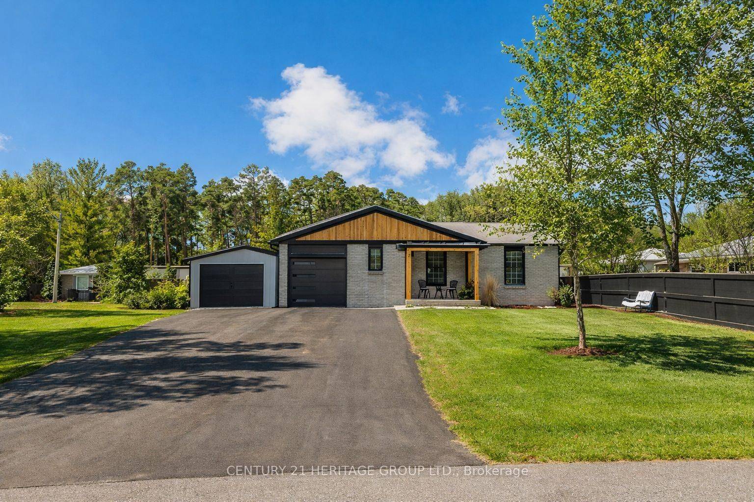 7 Crawford CIR, New Tecumseth, ON L0G 1A0