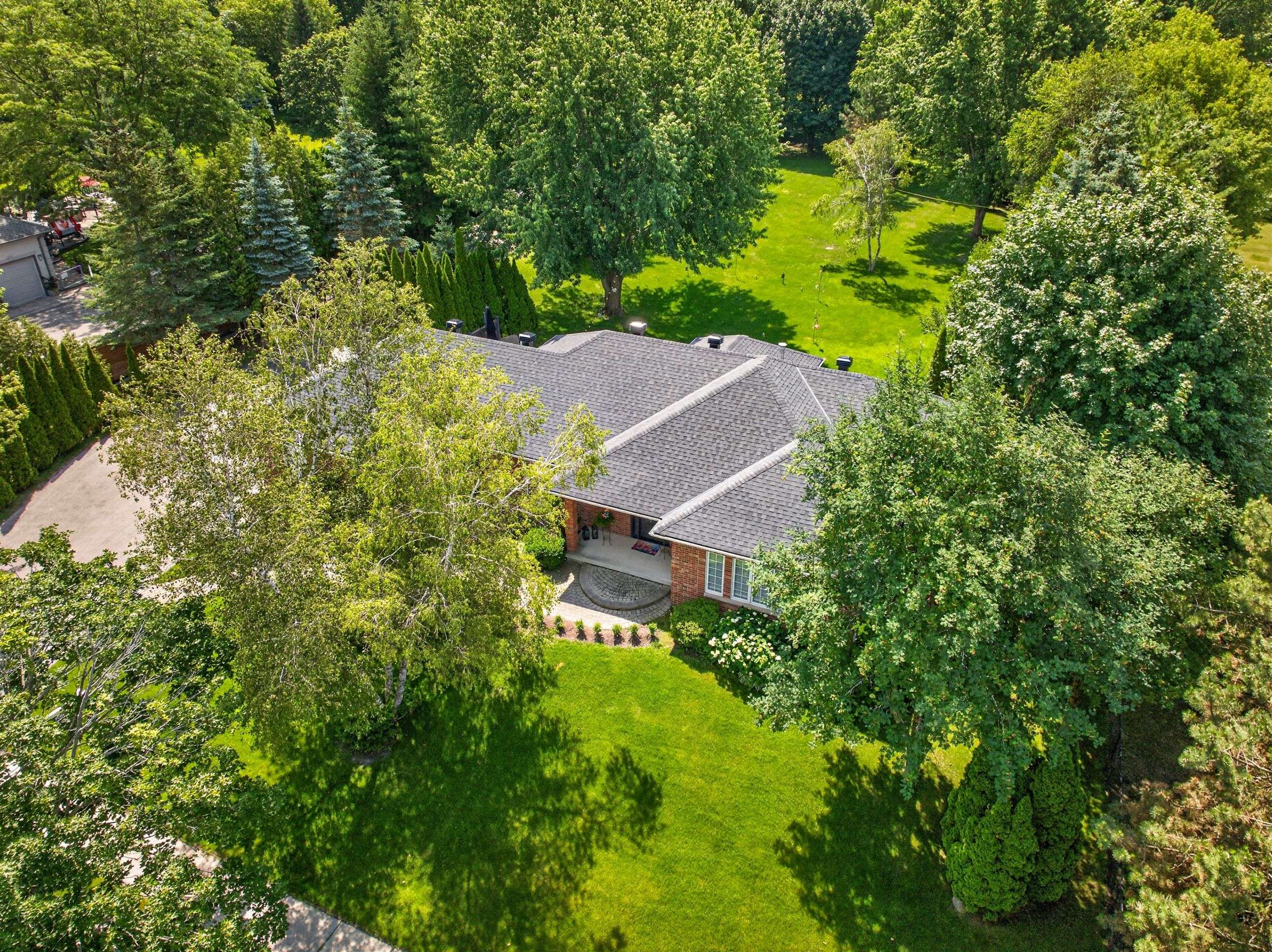 7 Maplehyrn AVE, East Gwillimbury, ON L0G 1V0