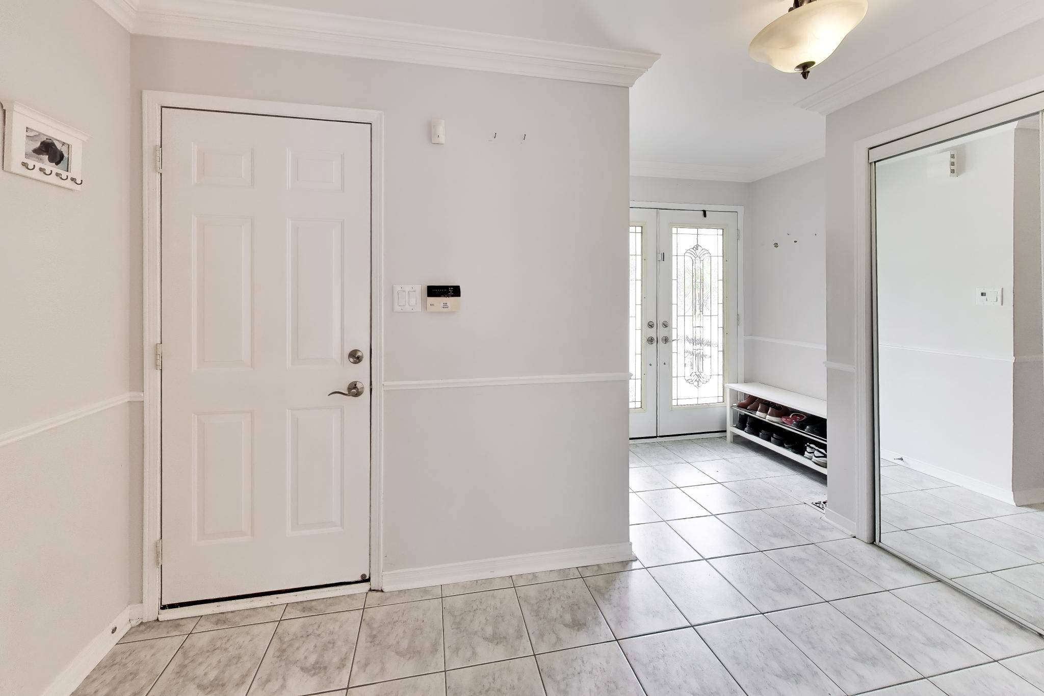 6321 Amber Glen DR, Mississauga, ON L5N 7V4
