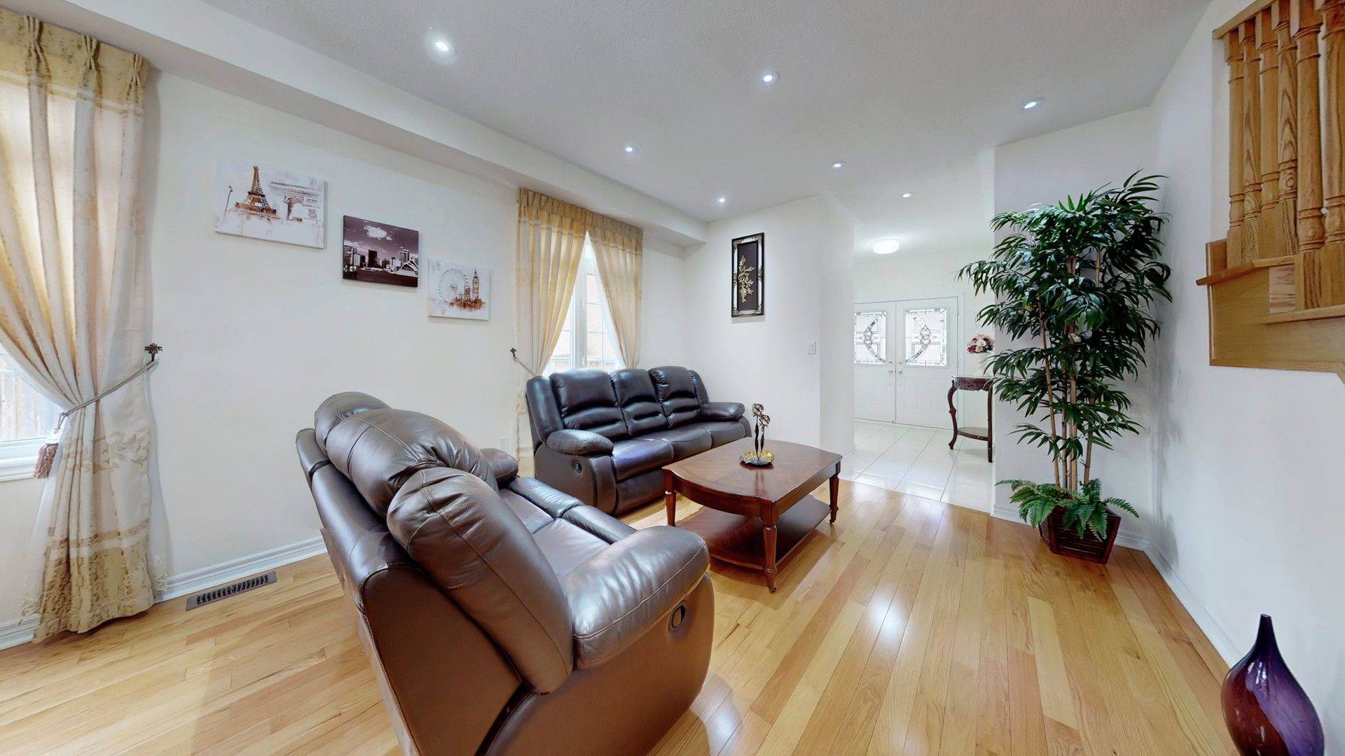 18 Kawana RD, Brampton, ON L6Y 0W2