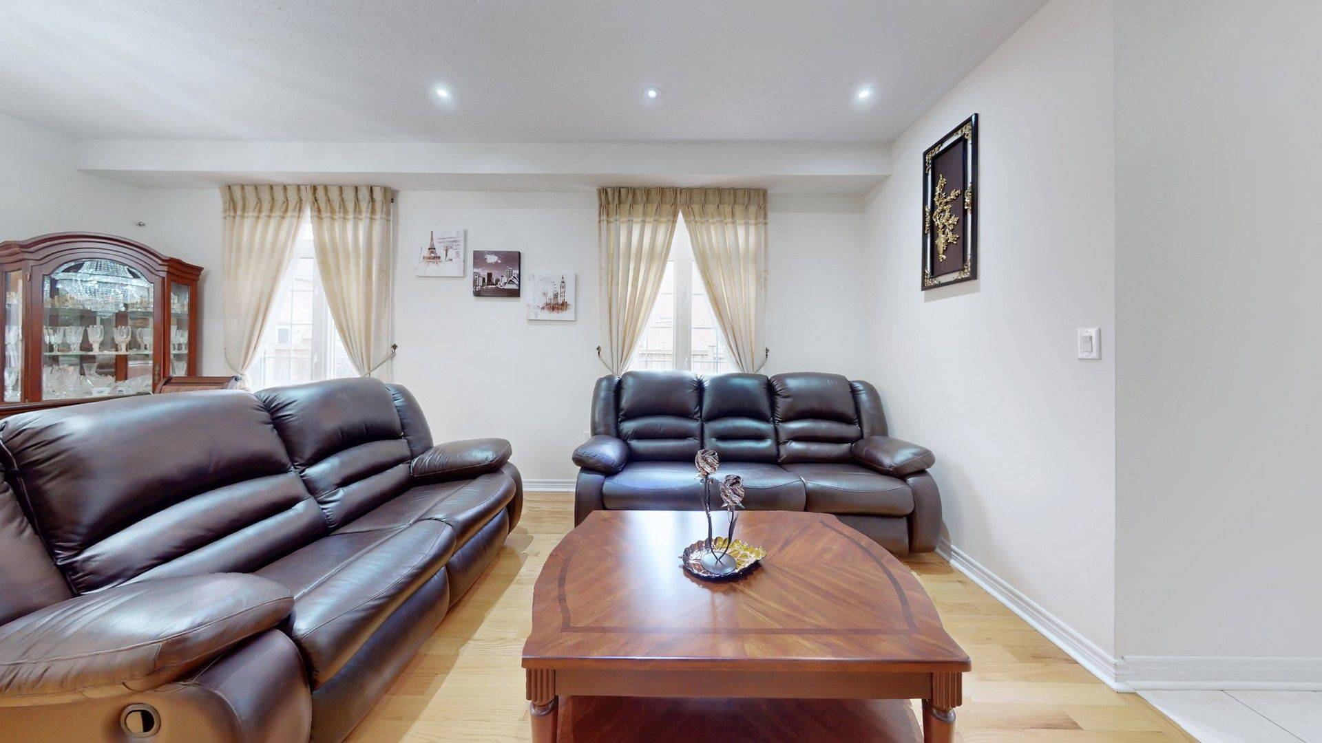 18 Kawana RD, Brampton, ON L6Y 0W2