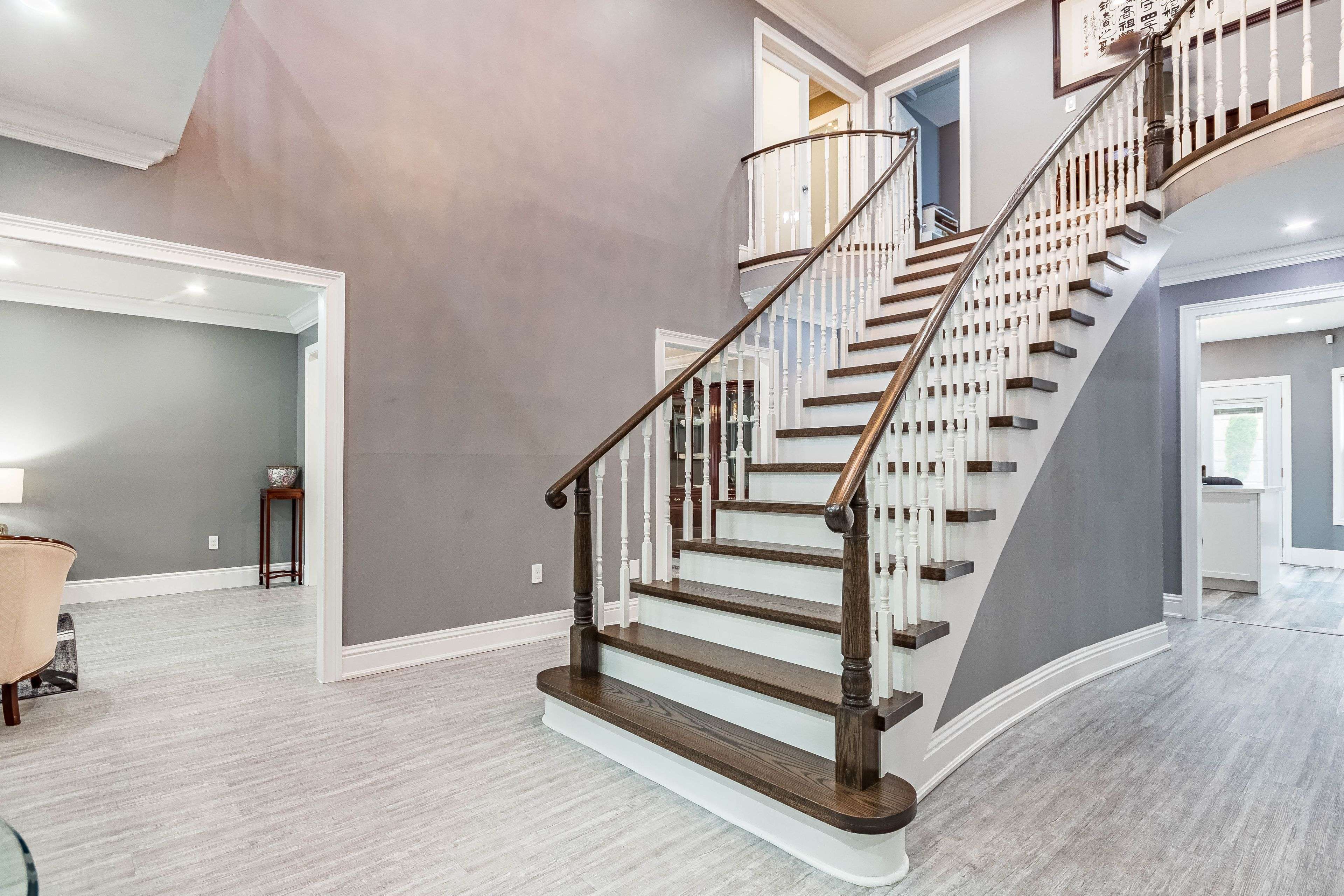 339 Parklane RD, Oakville, ON L6H 4J4