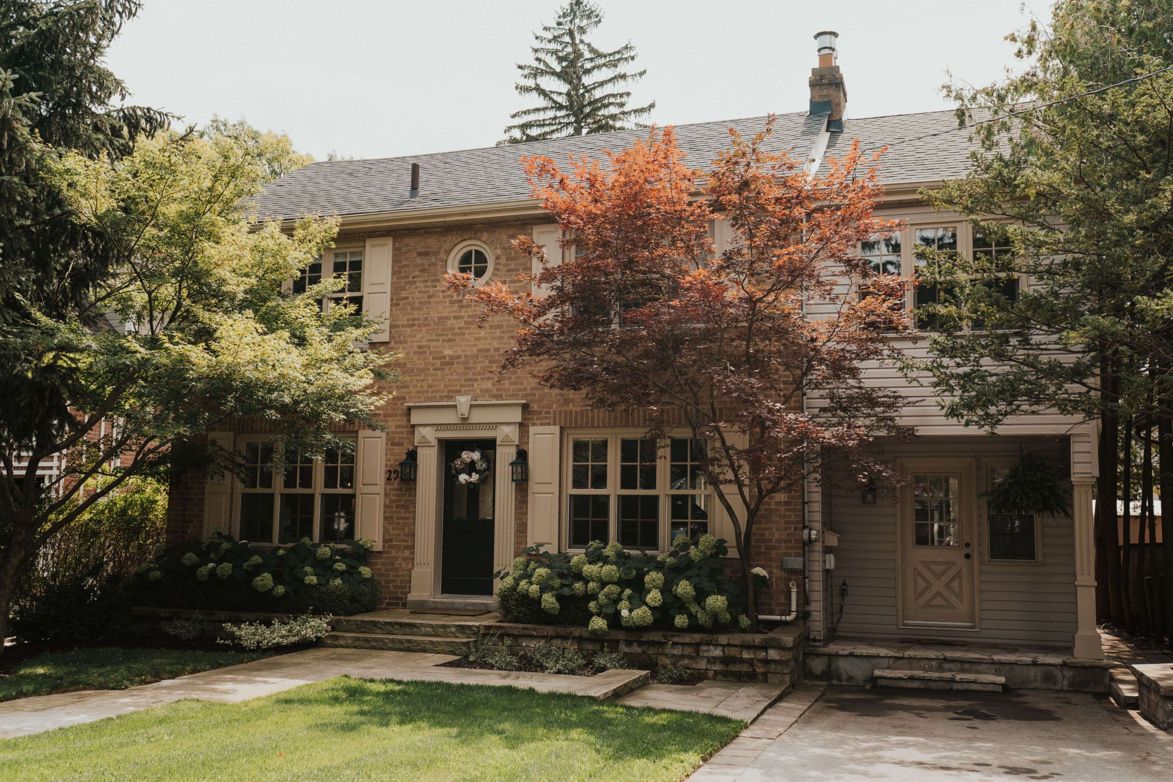 298 Douglas AVE, Oakville, ON L4J 3S4
