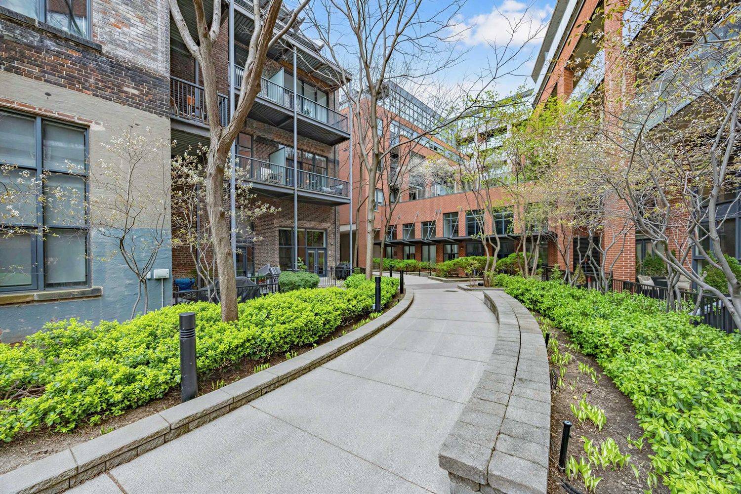 363 Sorauren AVE #301, Toronto W01, ON M6R 3C1