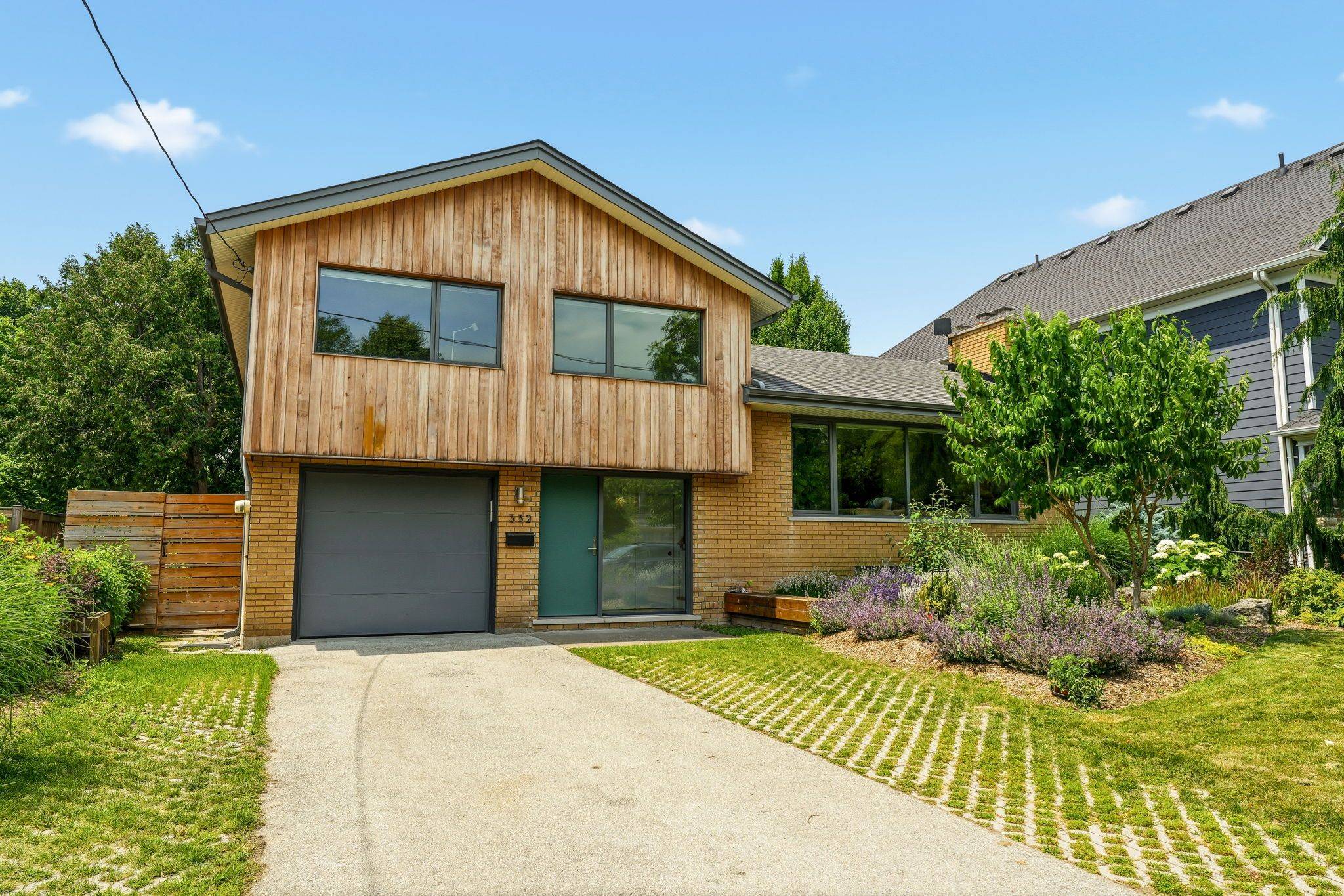332 Newbold CT, Burlington, ON L7R 2Y6