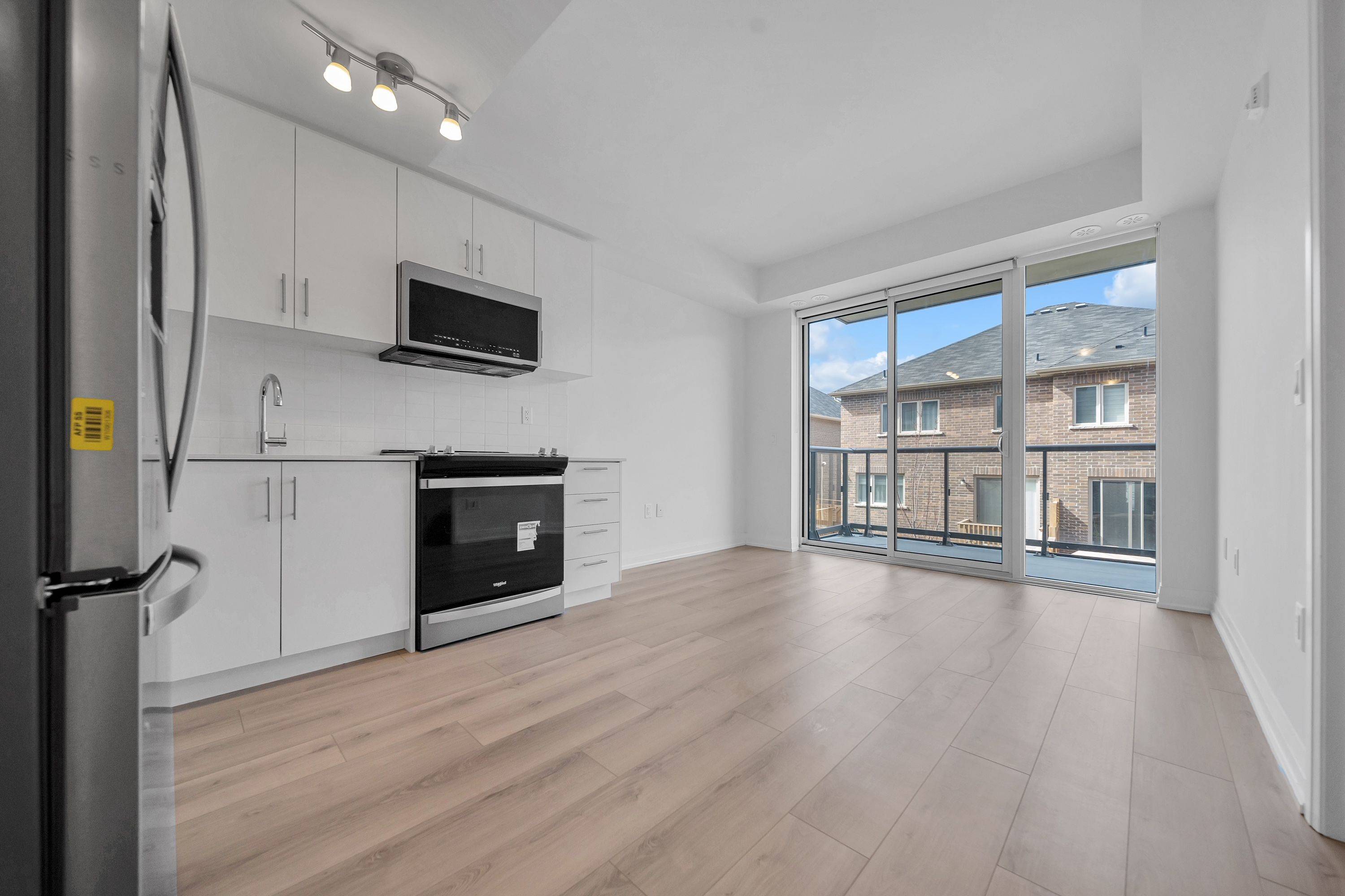 65 Attmar DR #261, Brampton, ON L6P 0Y6