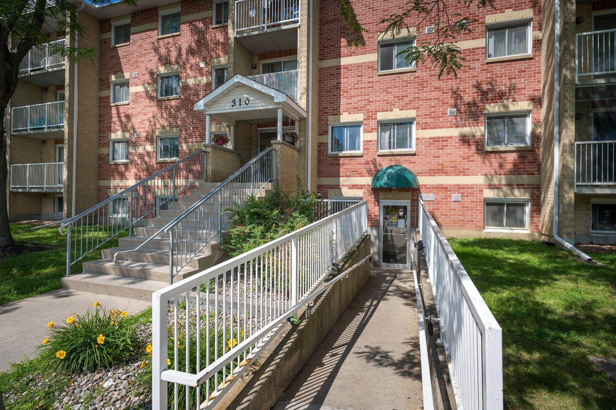 310 Kingsdale AVE #103, Kingston, ON K7M 8S1