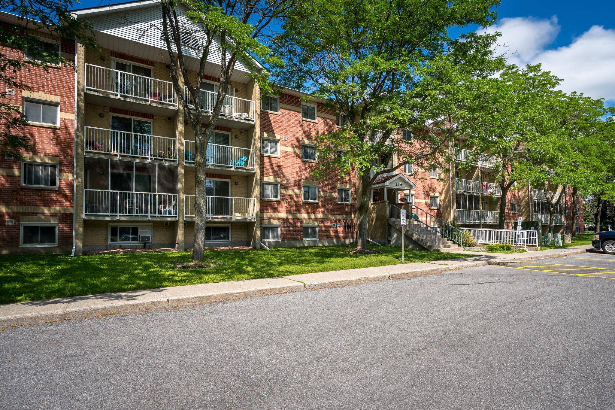310 Kingsdale AVE #103, Kingston, ON K7M 8S1