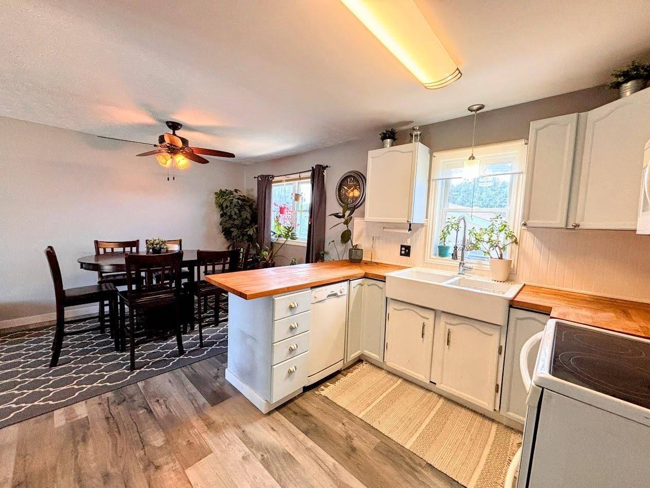 14 Wendego ST, Manitouwadge, ON P0T 2C0