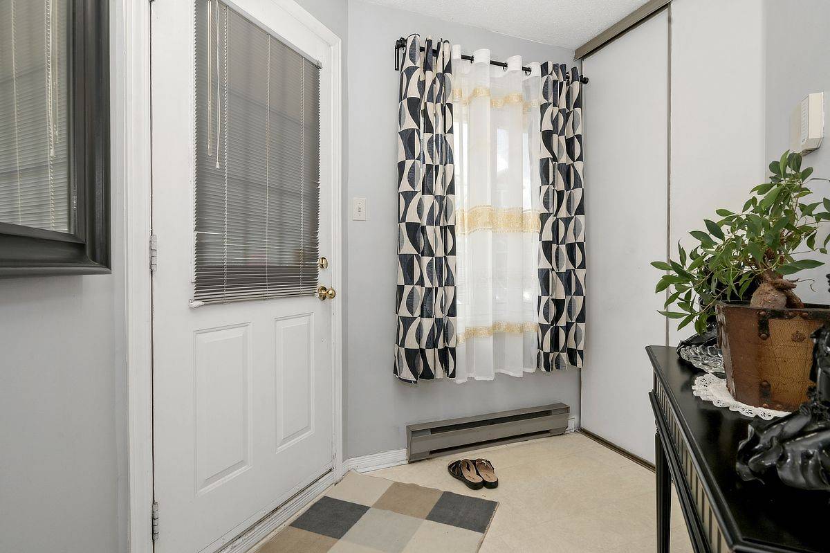 362 Briston Private, Hunt Club - South Keys And Area, ON K1G 5R2