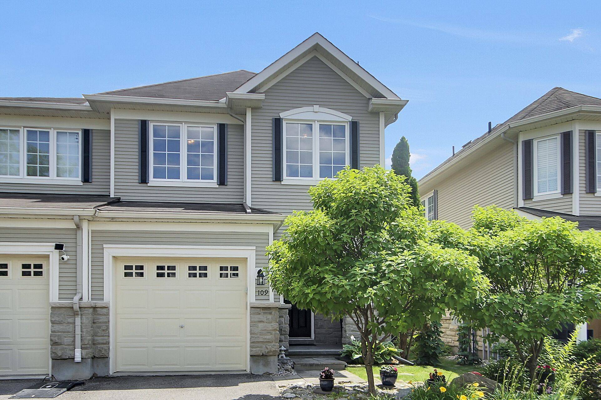109 Braddock Private, Barrhaven, ON K2J 0E7