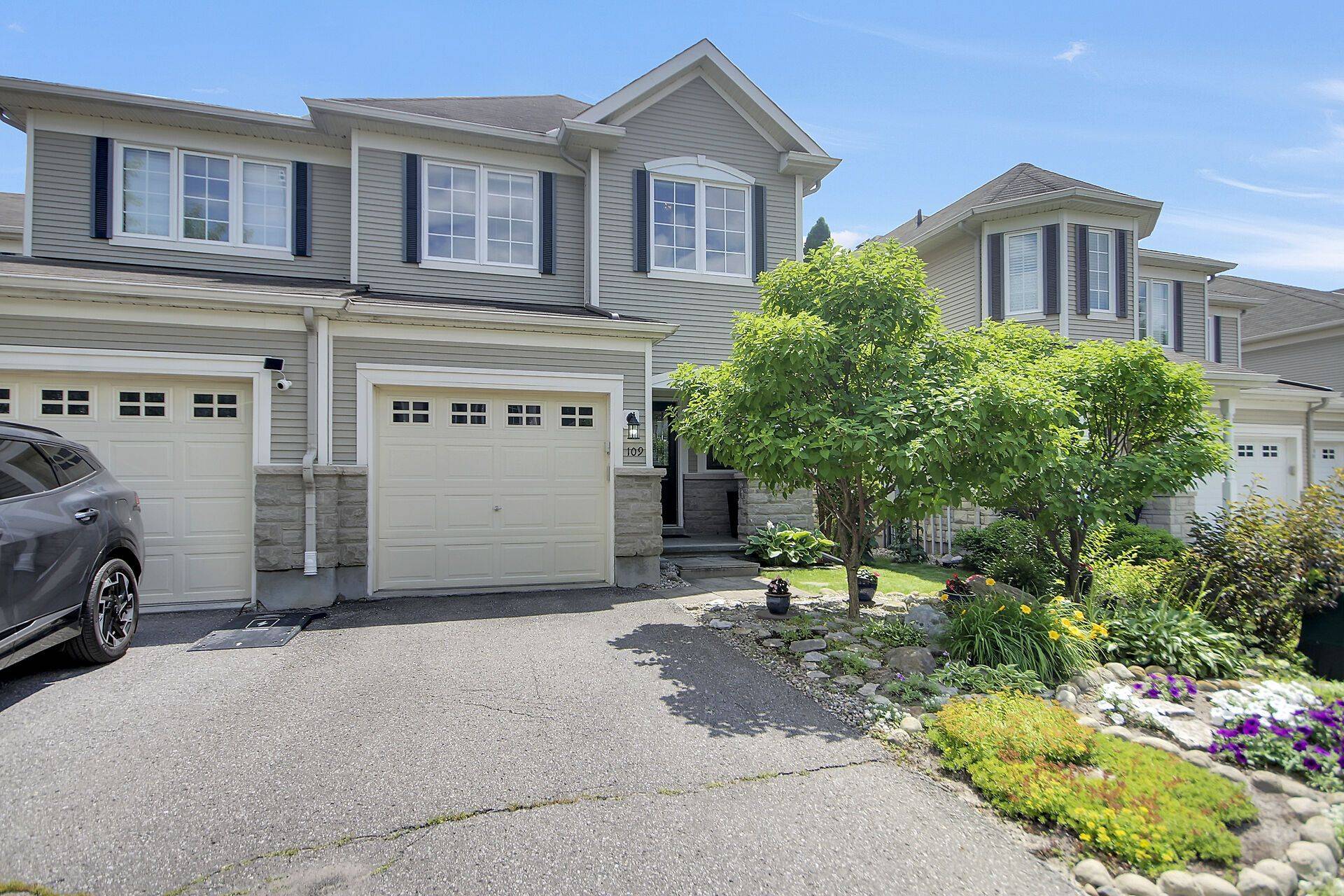 109 Braddock Private, Barrhaven, ON K2J 0E7