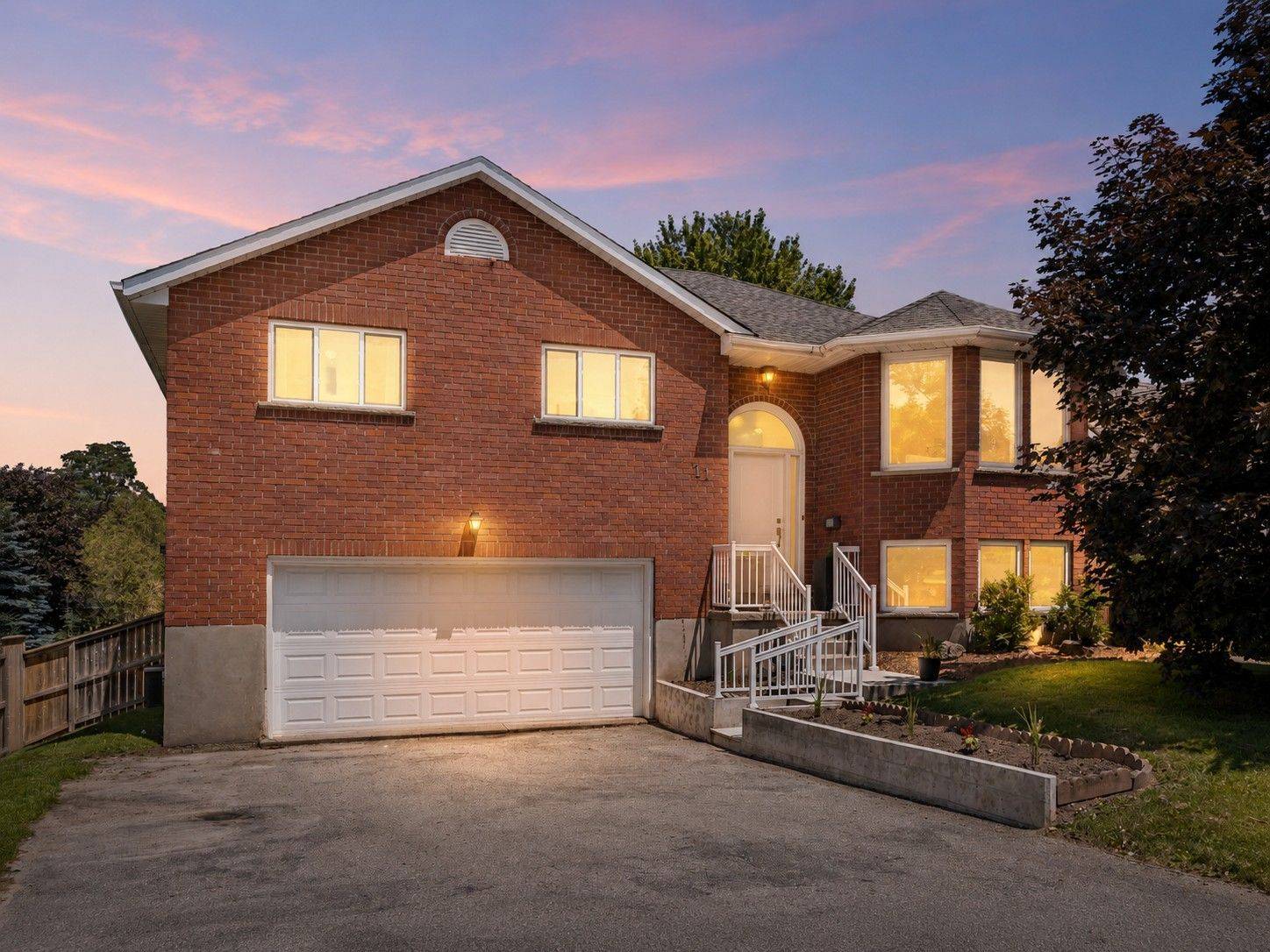 11 Bonniewood DR, Mapleton, ON N0G 1P0