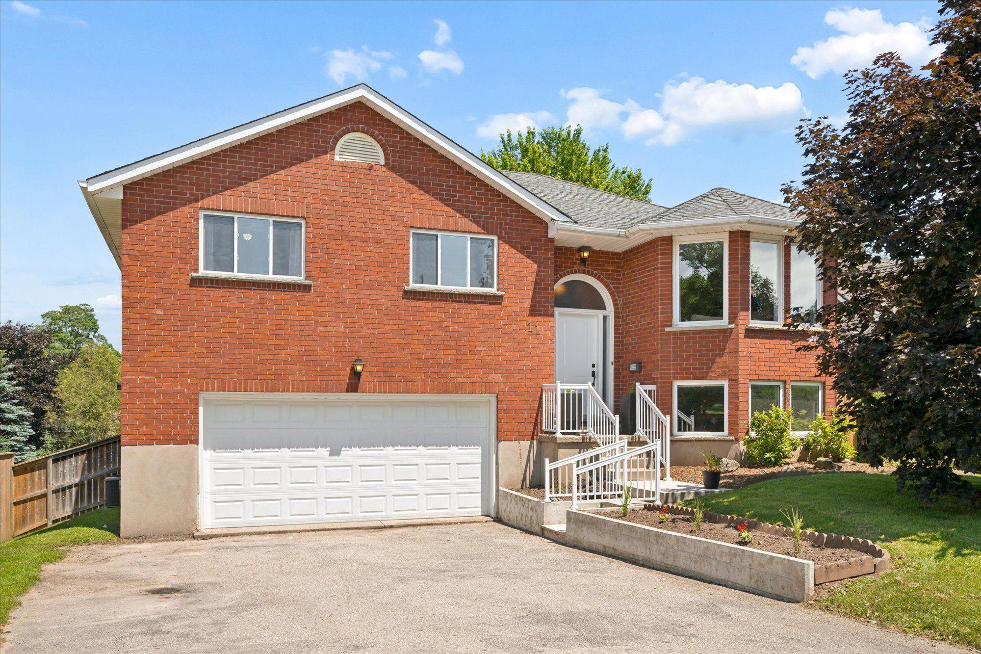 11 Bonniewood DR, Mapleton, ON N0G 1P0