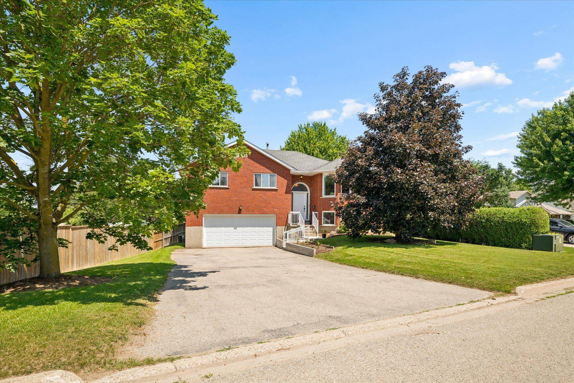 11 Bonniewood DR, Mapleton, ON N0G 1P0