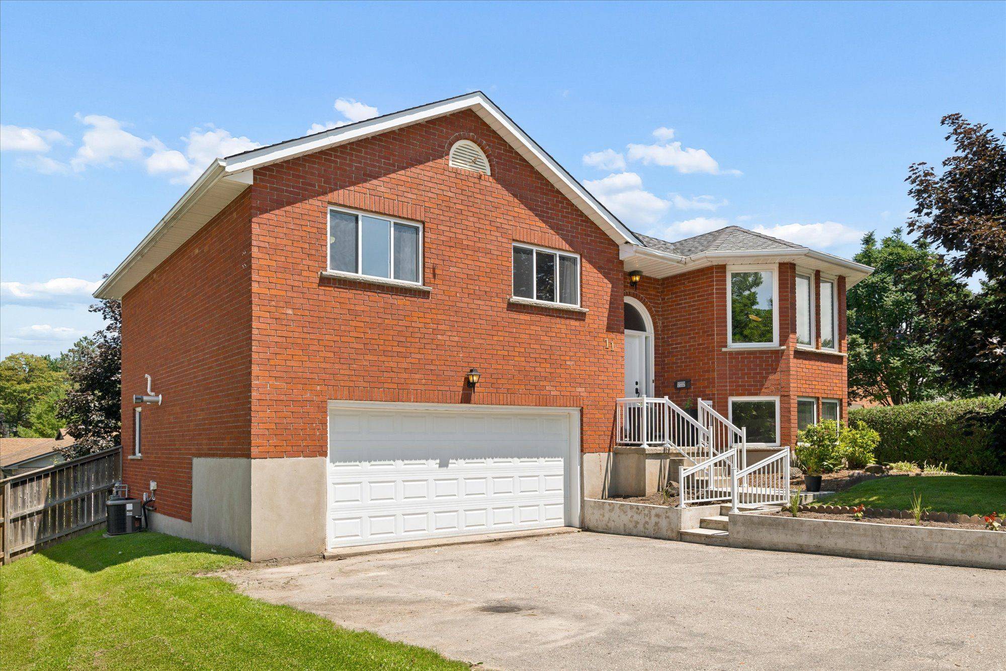 11 Bonniewood DR, Mapleton, ON N0G 1P0