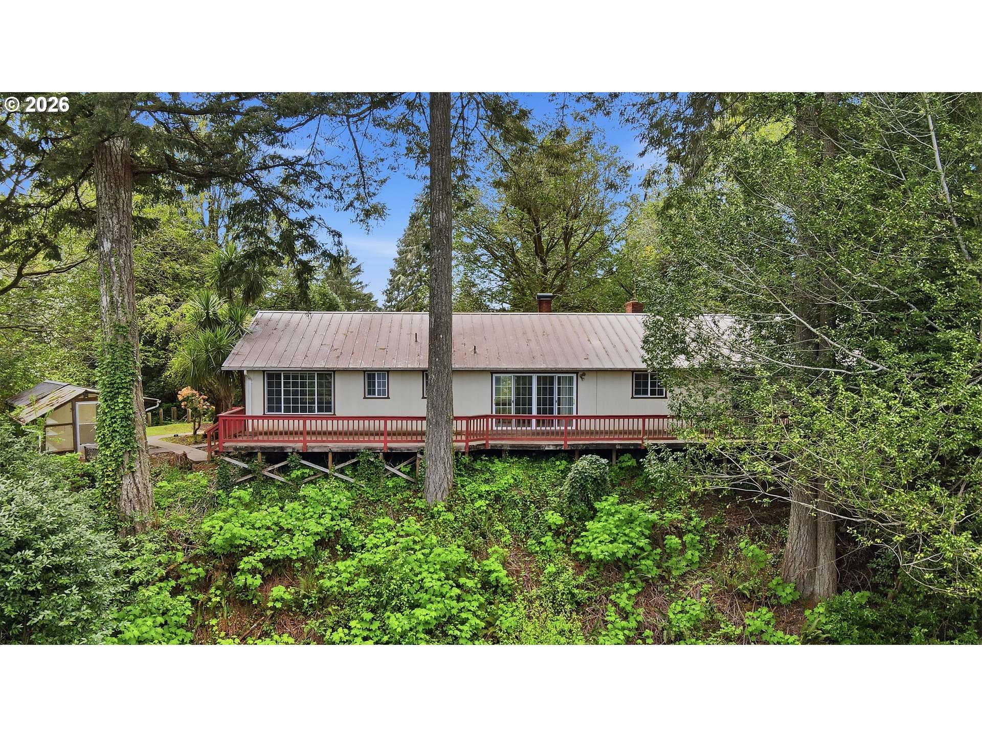 95122 MYRTLEWOOD LN, Coos Bay, OR 97420