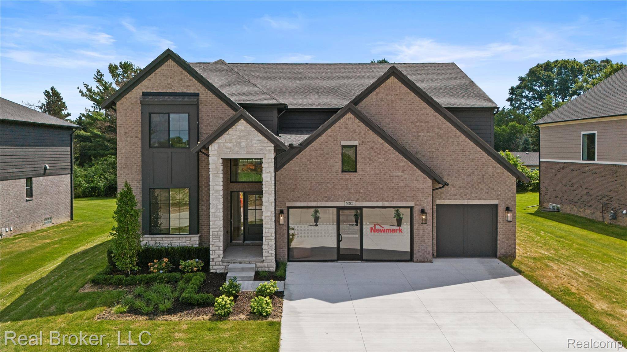 35704 Addison DR, New Baltimore, MI 48047