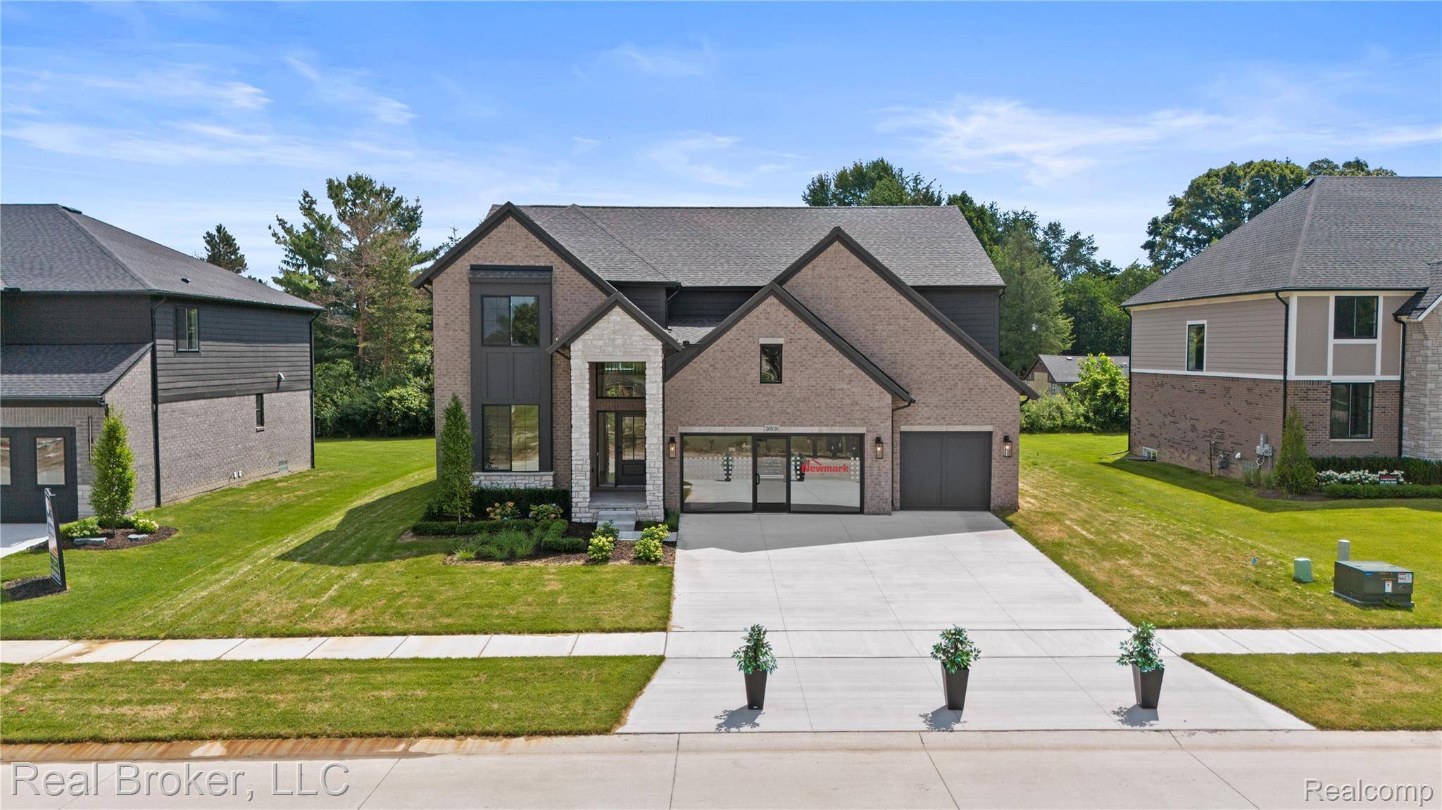 35704 Addison DR, New Baltimore, MI 48047