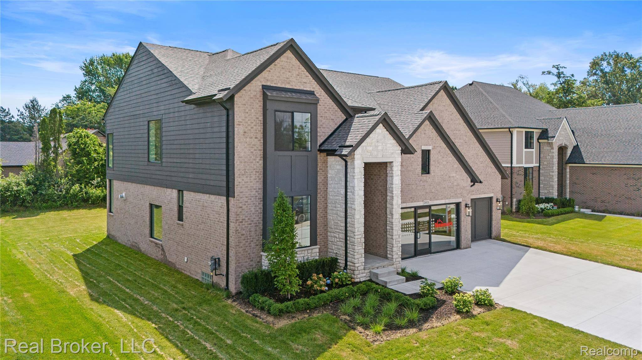 35704 Addison DR, New Baltimore, MI 48047