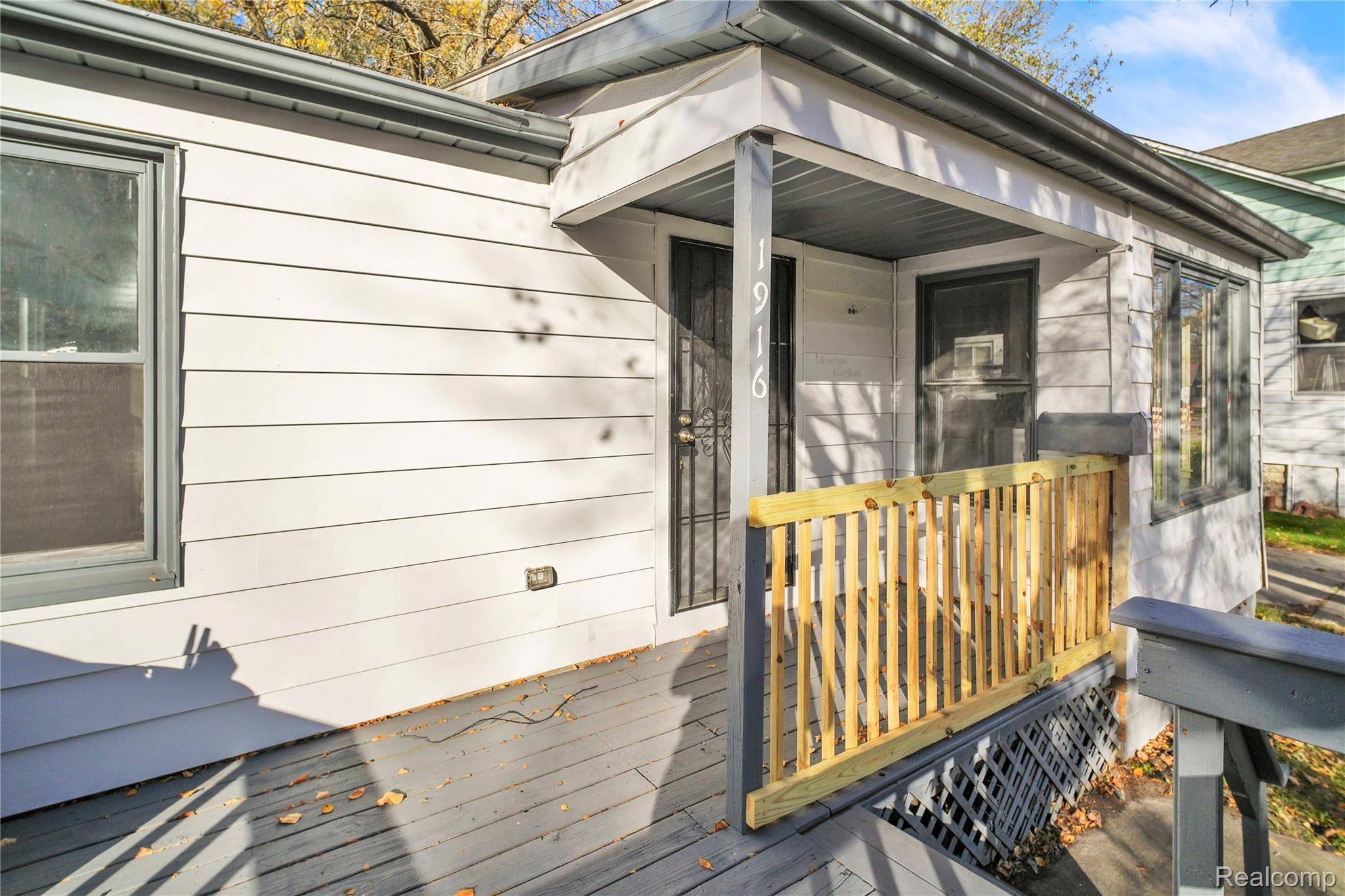 1916 Wood ST, Saginaw, MI 48602