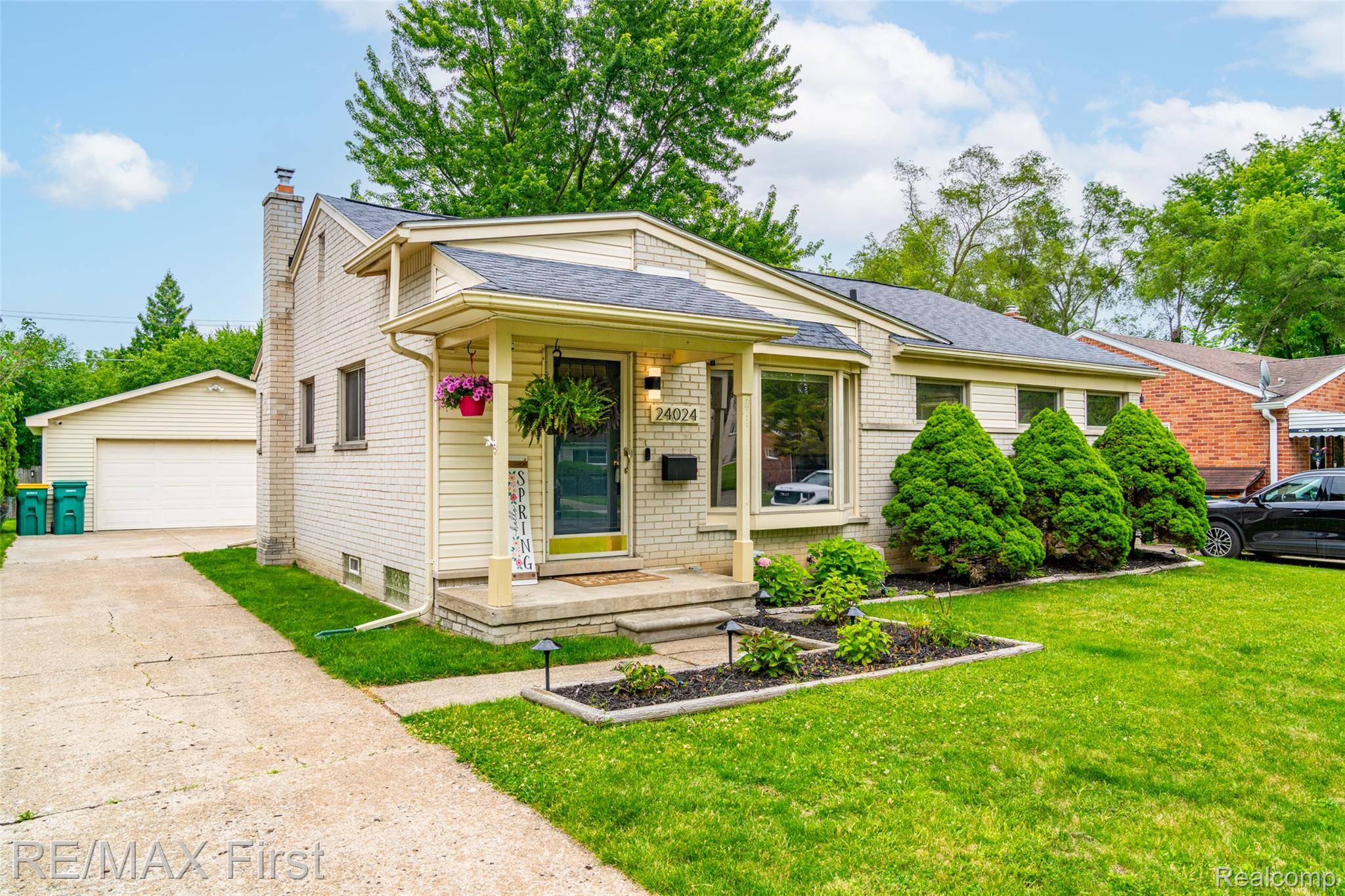 24024 Colchester DR, Farmington, MI 48336