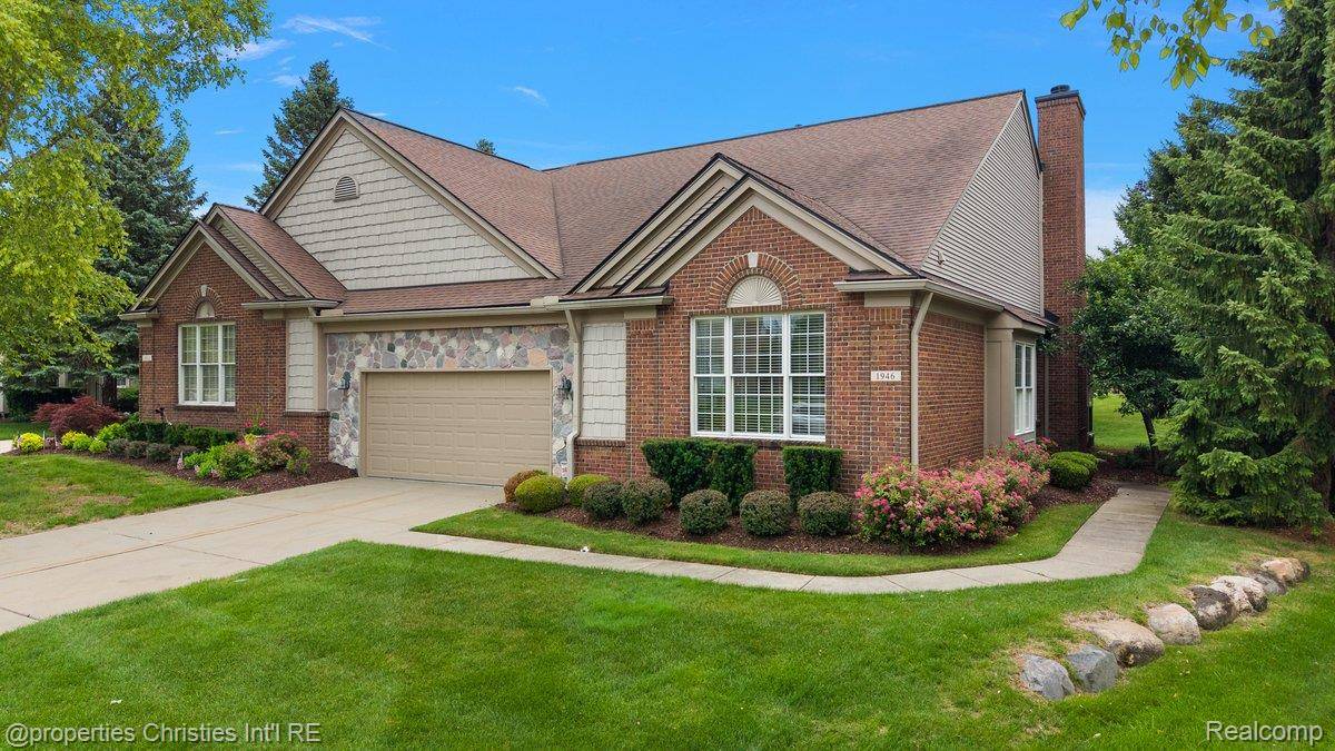 1946 Dunham DR, Rochester, MI 48306