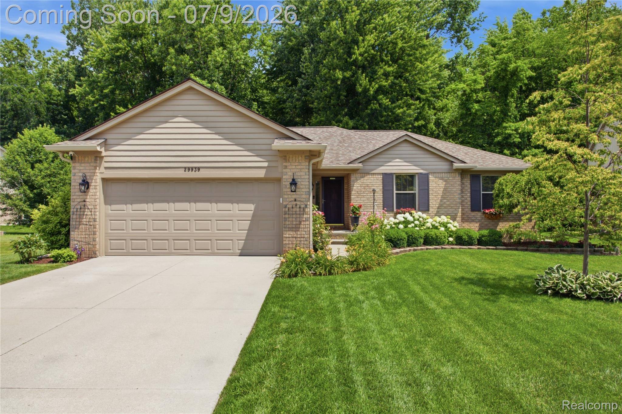 29939 Sugar Creek DR, Chesterfield Township, MI 48047
