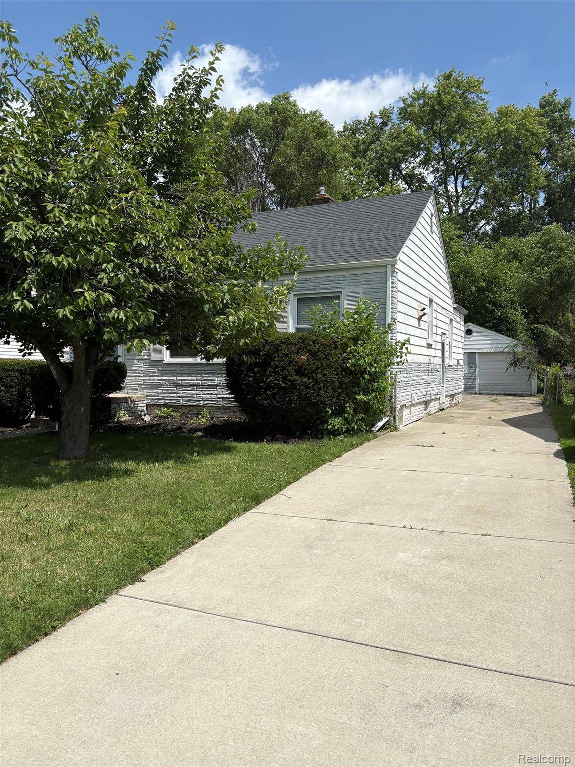 18827 Woodside ST, Harper Woods, MI 48225
