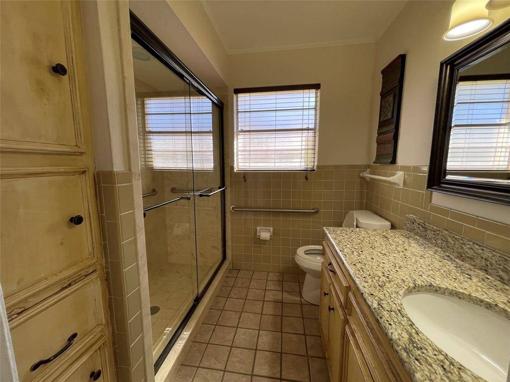 158 Poinsetta Circle, Terrell, TX 75160