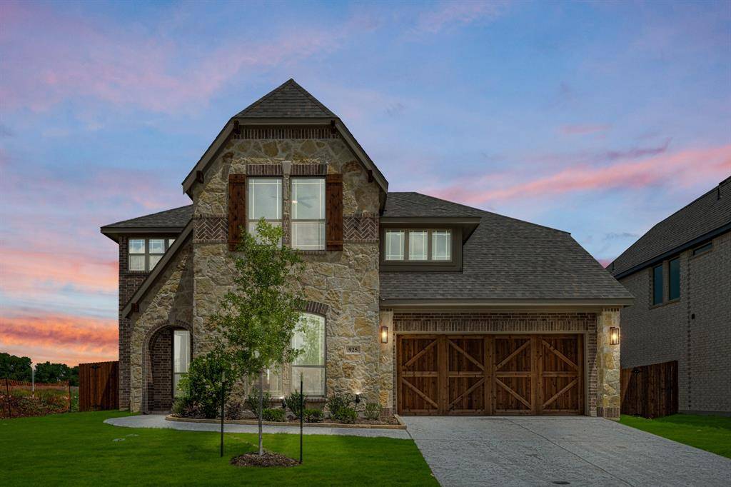 925 Cannes Drive, Red Oak, TX 75154