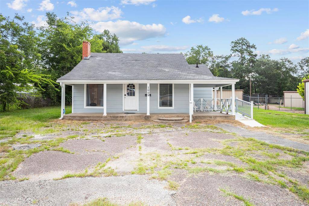 1009 E Denman Avenue, Lufkin, TX 75901