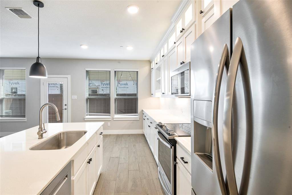 2133 Lovedale Avenue #204, Dallas, TX 75235