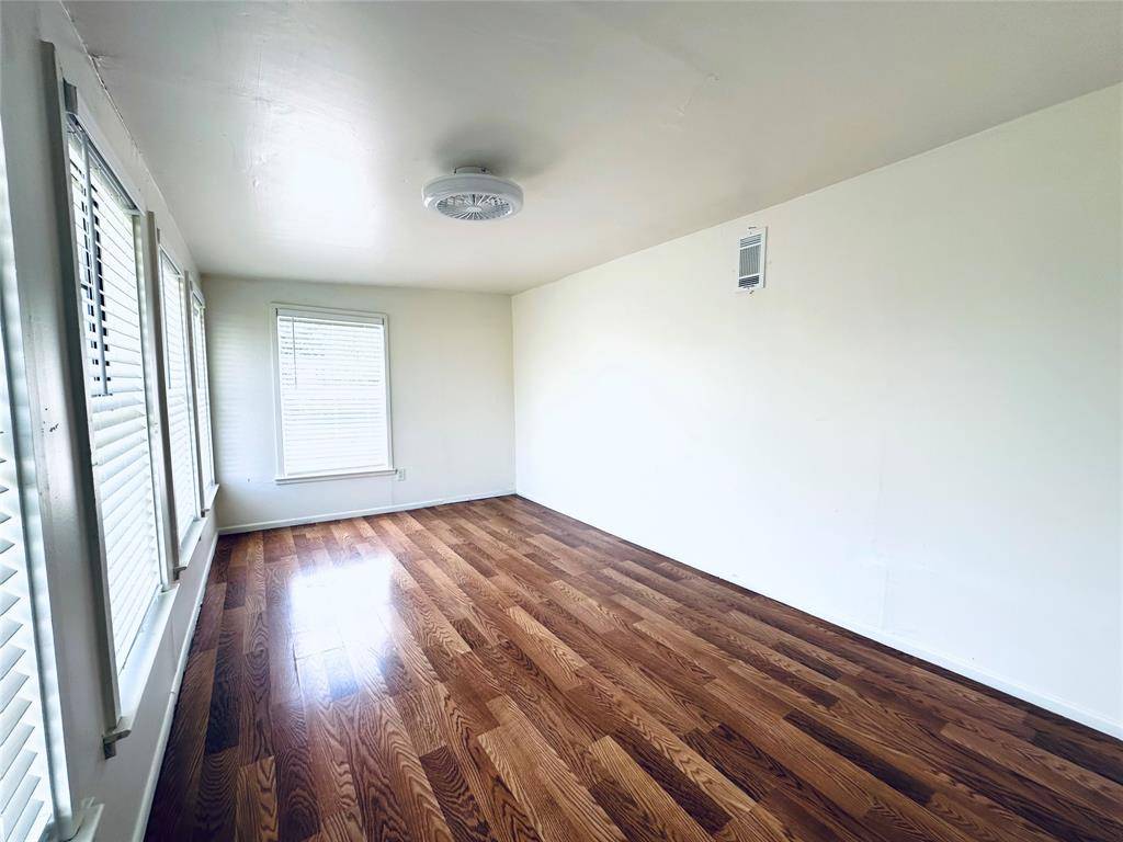 502 W Paine Avenue, Comanche, TX 76442