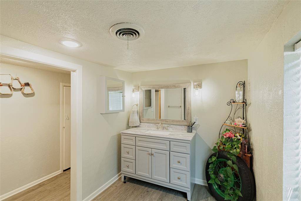 1103 E Old Chico Road, Decatur, TX 76234