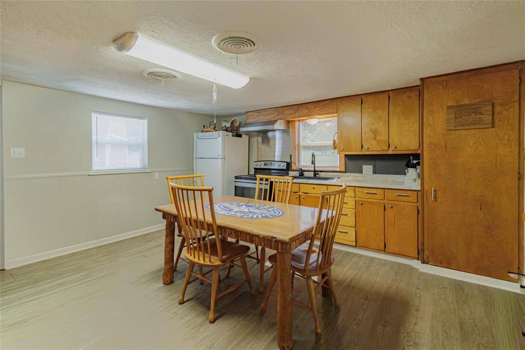 1103 E Old Chico Road, Decatur, TX 76234