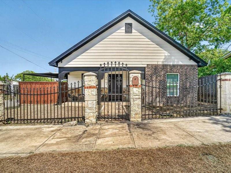 3026 N Hampton Street, Fort Worth, TX 76106