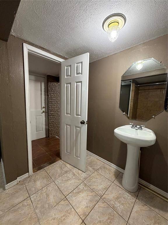 2436 Lockhart Avenue, Dallas, TX 75228
