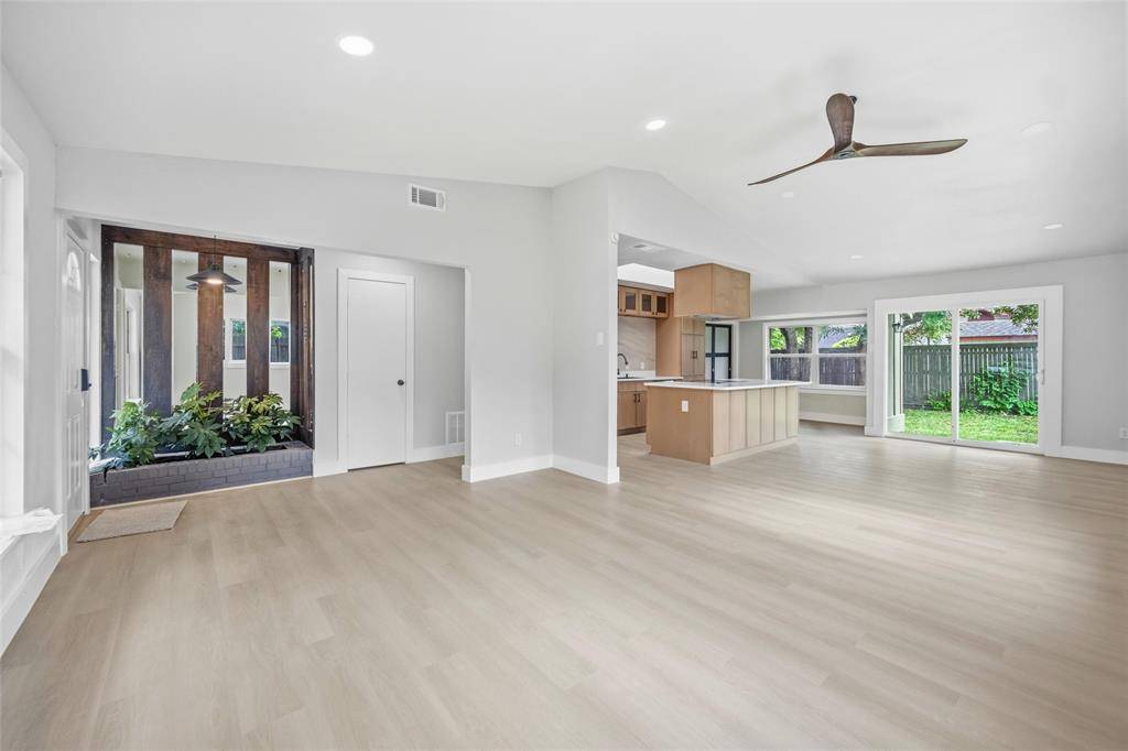 8034 Greenhollow, Dallas, TX 75240