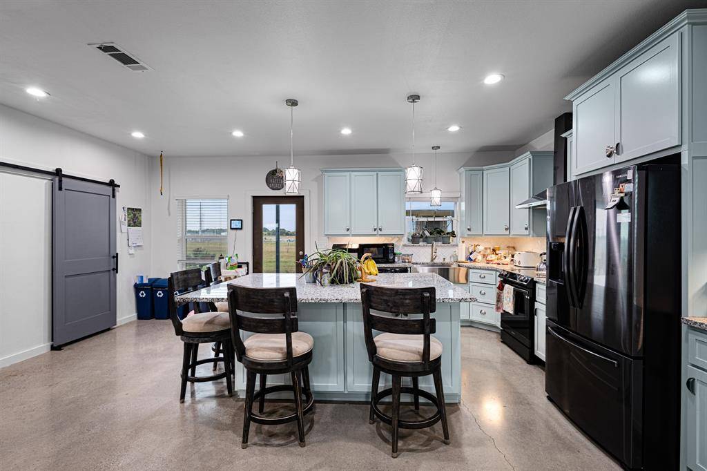 124 County Road 4511, Decatur, TX 76234