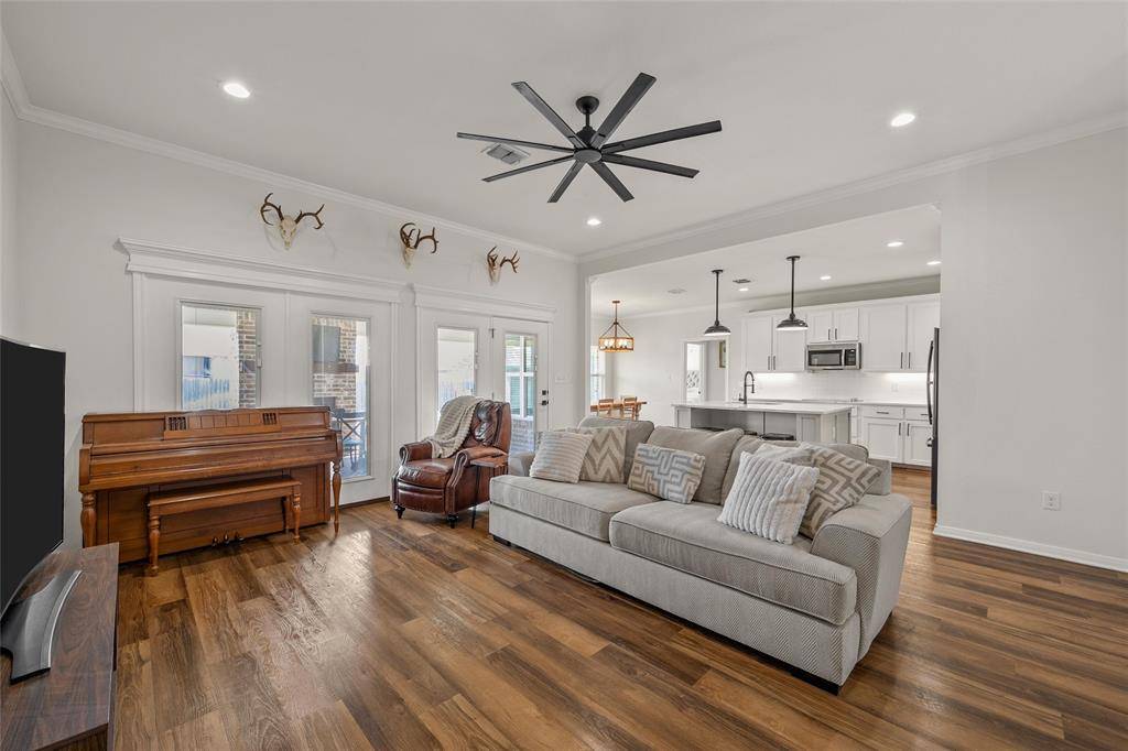 395 Cavitt Court, Robinson, TX 76706